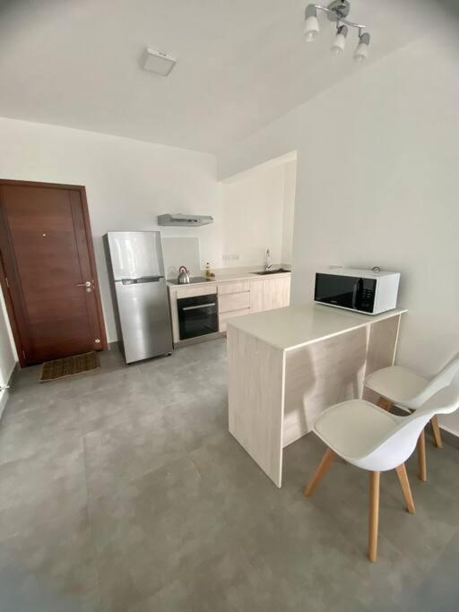 Sandstone Apartment A Walk To The Beach Flic-en-Flacq 외부 사진